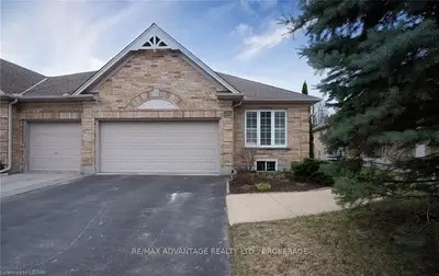 852 Silversmith Street, London North, ON N6H 5T4