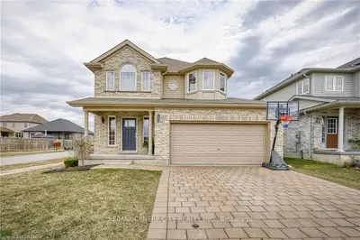 3297 JINNIES Way, London South, ON N6L 0C3
