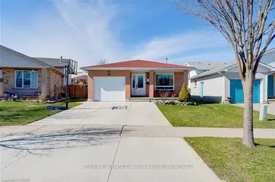 121 ERICA Crescent, London South, ON N6E 3P5