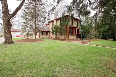 2501 QUEEN Street, Strathroy-Caradoc, ON N0L 1W0