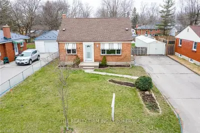 144 OAKSIDE Street, London East, ON N5Y 1E7