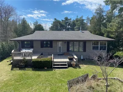 9985 RAEBURN Road, Lambton Shores, ON N0M 2L0