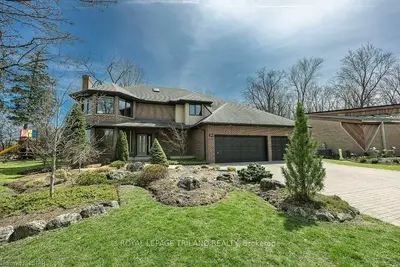 59 Highland Woods Court, London South, ON N6C 5X1
