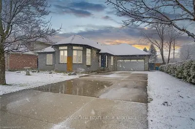 11 PRINCE OF WALES Gate, London North, ON N6H 5M3