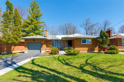 152 CENTRE Street, London South, ON N6J 1T5