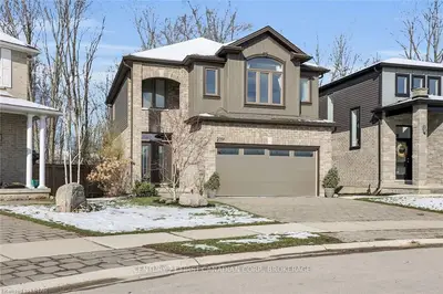 2391 YELLOWBIRCH Court, London North, ON N6G 0L2
