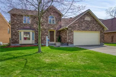 1113 CONCORDIA Drive, Sarnia, ON N7S 5W6