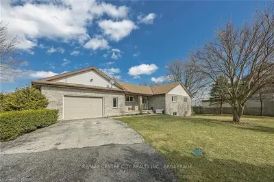 5740 LONGWOODS Road, Southwest Middlesex, ON N0L 1T0