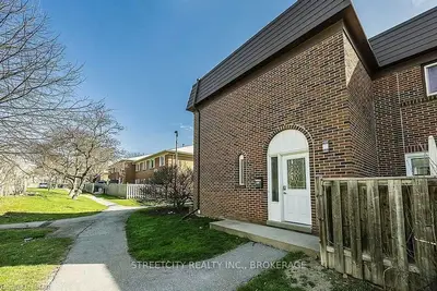 583 GAINSBOROUGH Road, London North, ON N6G 2C5