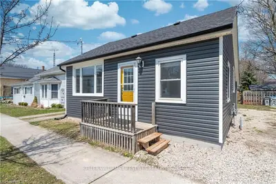4 WELLINGTON Street E, Lambton Shores, ON N0N 1J0