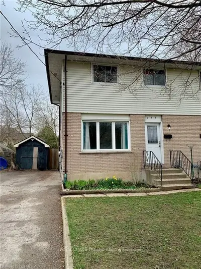 293 FRONT Street, Stratford, ON N5A 4J1