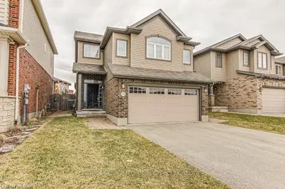2036 CHERRYWOOD Trail, London North, ON N6H 0C8