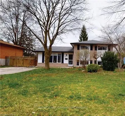 18 TEWKSBURY Crescent, London East, ON N5V 2M8