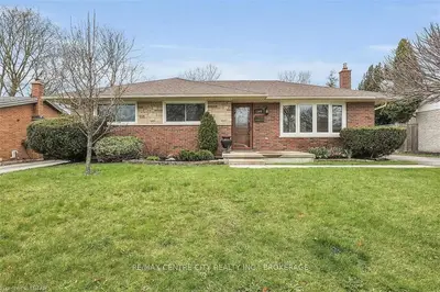 1345 GLENORA Drive, London North, ON N5X 1T6