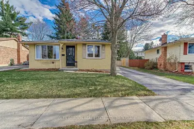 33 BLUE RIDGE Crescent, London South, ON N6K 2W9