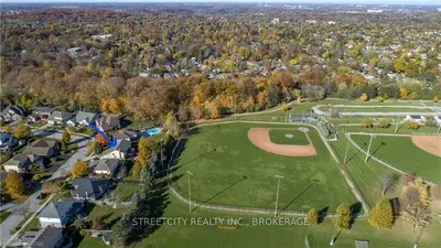 34 SPORTS FIELD Crescent, London South, ON N6K 4K1