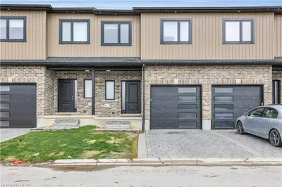 811 SARNIA Road 26, London North, ON N6H 0K3