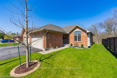 307 METCALFE Street 14, Strathroy-Caradoc, ON N7G 1R1