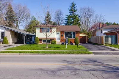 225 ADMIRAL Drive, London East, ON N5Y 1H9