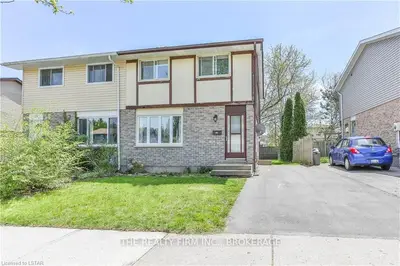 17 DENLAW Road, London North, ON N6G 3L3