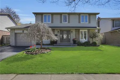 60 DUNSMOOR Road, London South, ON N6K 1T5