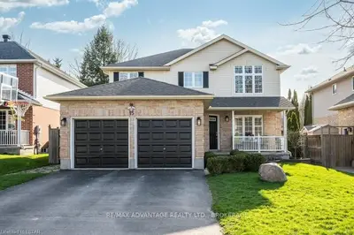 15 MEADOWOAK Crescent, London North, ON N6H 5E7