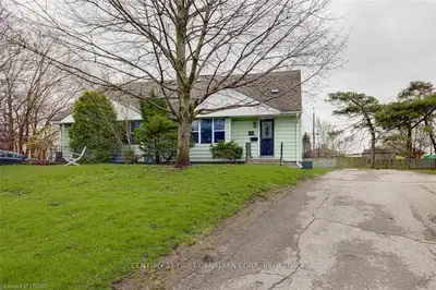 242 PAARDEBERG Crescent, London East, ON N5Y 1B8