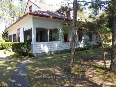 6810 EAST PARKWAY Drive, Lambton Shores, ON N0N 1J1