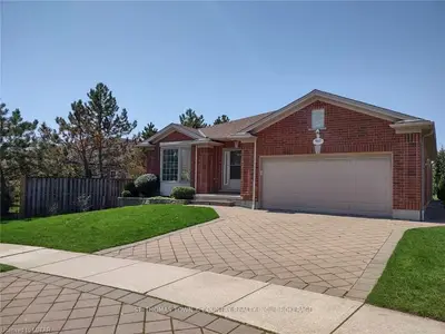 957 ADIRONDACK Road, London South, ON N6K 4W8