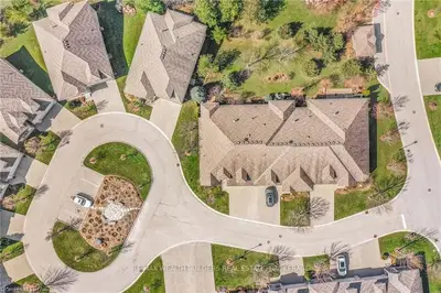 2558 MARLENE STEWART Place, London South, ON N6K 5R3