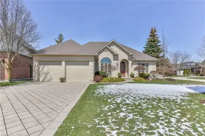 348 RIVERTRACE Close, London North, ON N6G 5J8