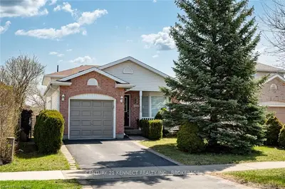 1106 FARNSBOROUGH Crescent, London East, ON N5V 4Y9
