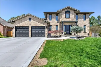 24 ROBINSON Lane, London North, ON N5X 3X3