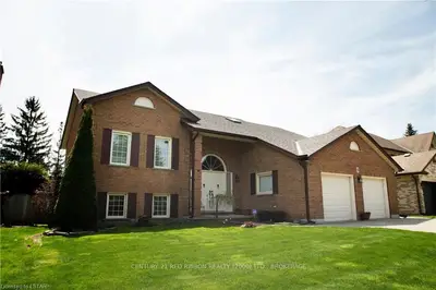 5 WENDY Crescent, London North, ON N5X 3C6