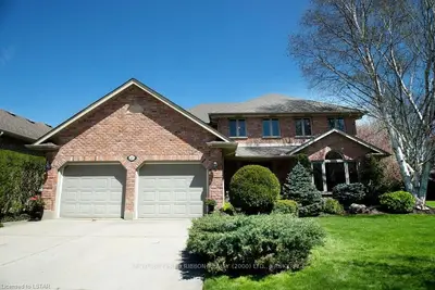 225 PINETREE Lane, Strathroy-Caradoc, ON N7G 4A5