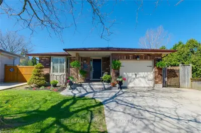 92 BLANCHARD Crescent, London North, ON N6G 4E5