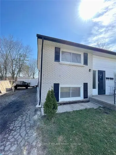 326 BASE LINE Road W, London South, ON N6J 1W1