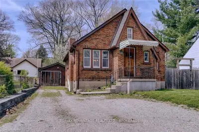 28 FOSTER Avenue, London North, ON N6H 2K6