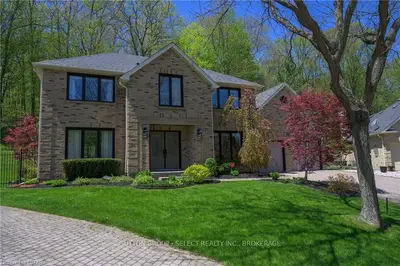 18 WOODGATE Place, London South, ON N6K 4A4