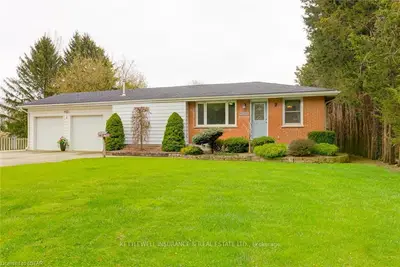 2 METCALFE Terrace, Strathroy-Caradoc, ON N7G 1R8