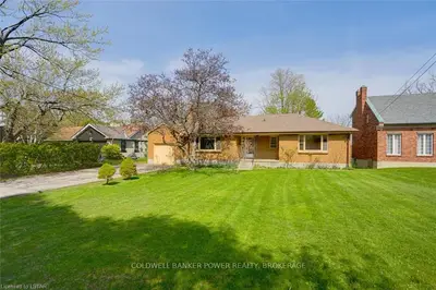 518 Upper Queen Street, London South, ON N6C 3T9