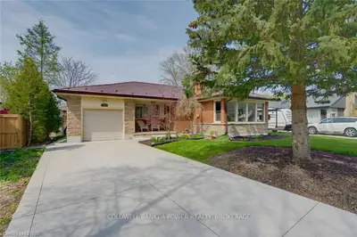 26 MARLA Crescent, London South, ON N6C 2N3