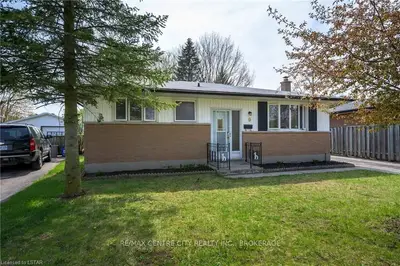 9 ONEIDA Road, London East, ON N5V 2X2