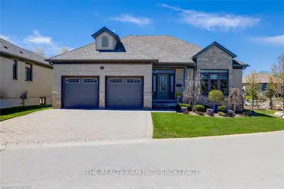 181 SKYLINE Avenue 2, London North, ON N5X 0A3