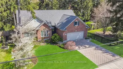 236 BASE LINE Road E, London South, ON N6C 2P1