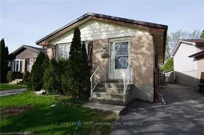 1127 GATEWOOD Road, London East, ON N5Y 4Z3