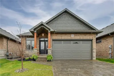 159 Collins Way 41, Strathroy-caradoc, On N7g 0g8