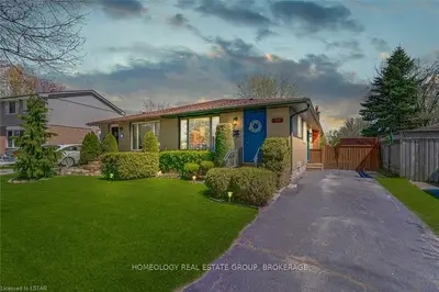 22 EDGEMERE Crescent, London South, ON N5Z 4M5