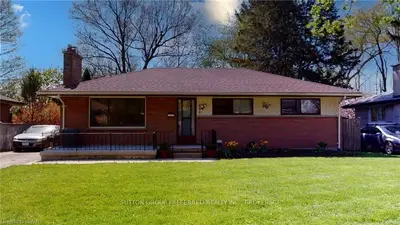 440 SCENIC Drive, London South, ON N5Z 3A8