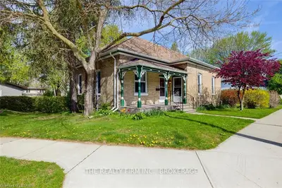 8 UNION Street, Lambton Shores, ON N0N 1J0